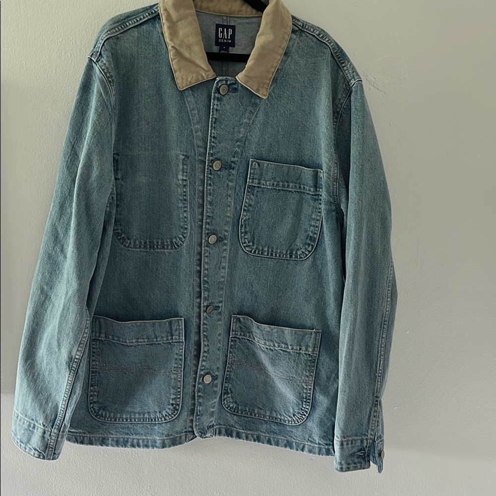 GAP Men's Light Blue Denim Jacket with Beige Collar